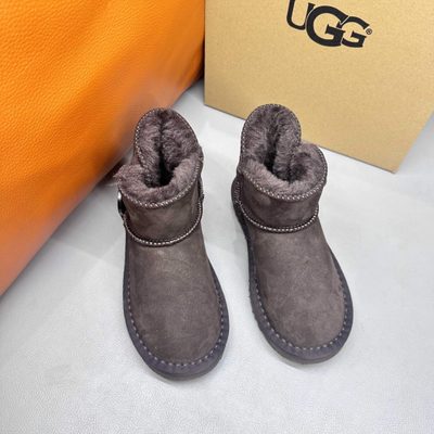 UGG-style kids' button-detail sheepskin ankle boots — 6