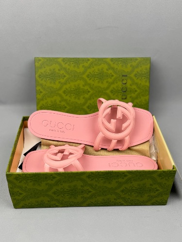 Gucci Palma rubber slide sandals in pink