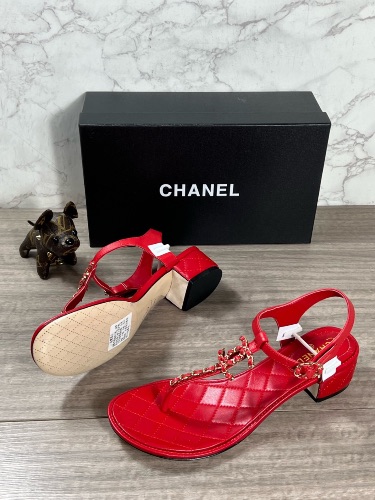 Chanel red quilted leather thong sandals — 4