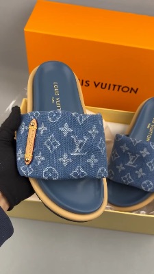 Louis Vuitton Pool Pillow comfort mules in blue monogram denim — 5