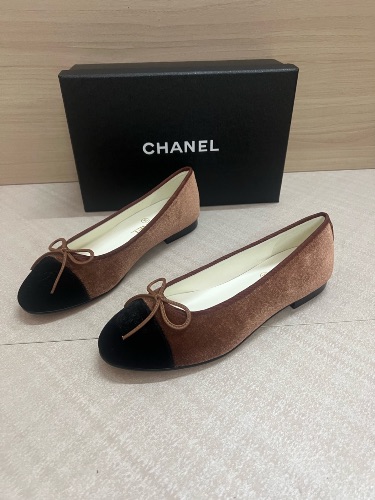 Chanel brown and black velvet cap-toe ballet flats — 3