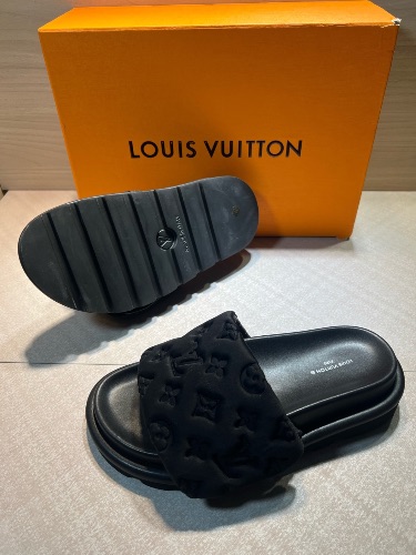 Louis Vuitton Pool Pillow comfort mules