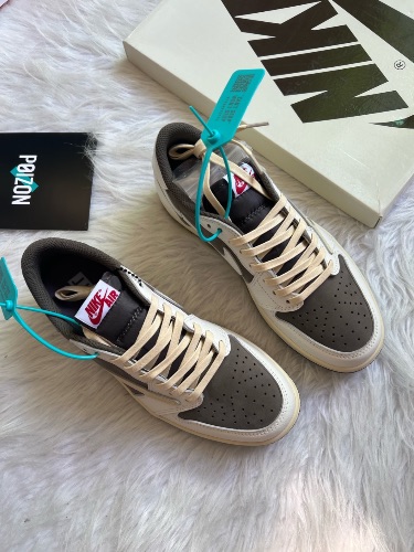 Nike Air Jordan 1 Low OG SP Travis Scott "Reverse Mocha" sneakers — 4