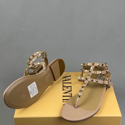 Valentino Garavani Rockstud thong sandals