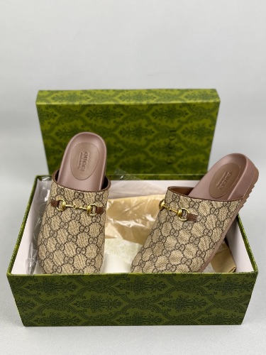 Gucci GG Supreme Horsebit mules in a beige and ebony canvas