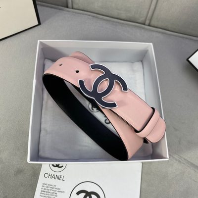 Chanel pink leather belt features a gold and black interlocking CC logo buckle — 5