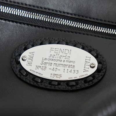 Fendi black leather Baguette shoulder bag (T) — 8
