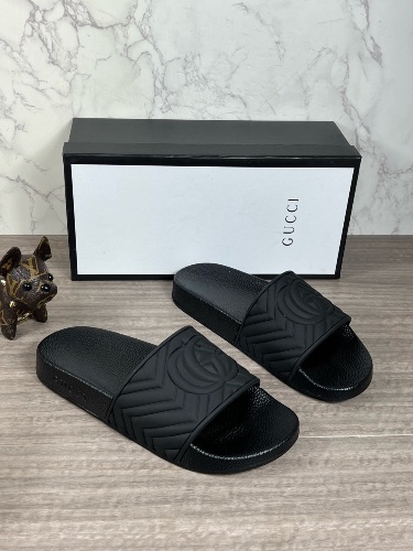 Gucci Matelasse Black Rubber Pool Slides — 4