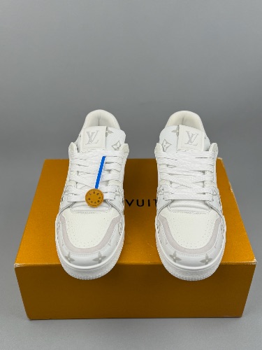Louis Vuitton Trainer sneakers in white. — 3
