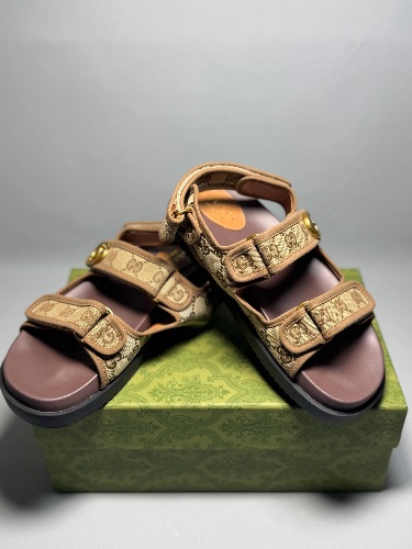 Gucci women's Moritz flat sandals — 4