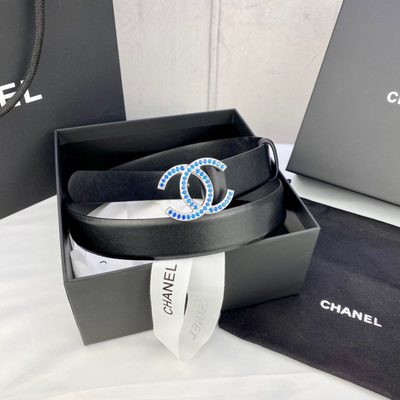 Chanel La Pausa CC belt features a black leather strap and a silver-tone buckle — 4
