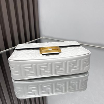 Fendi Baguette Chain Midi bag (T) — 3