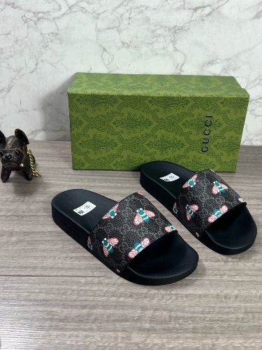 Gucci GG Supreme Slide 'Bee Print' sandals