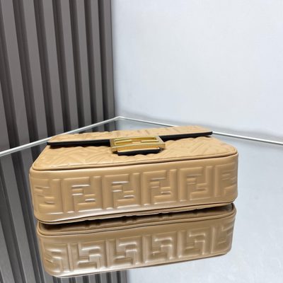 Fendi Baguette Chain Midi bag (T) — 4