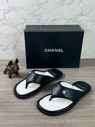 Chanel padded flip flops — 3