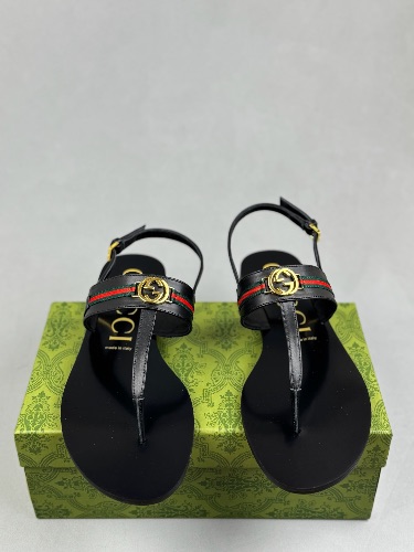 Gucci Women's black leather thong sandals — 3