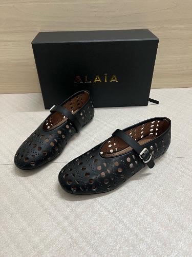 Alaïa Vienne laser-cut leather ballet flats — 3