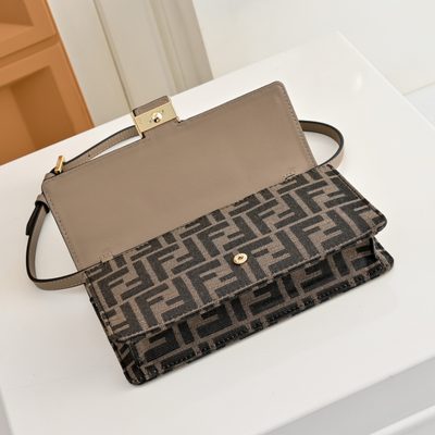 Fendi Baguette Wallet on Chain (T) — 6