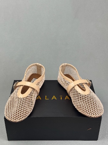 Alaïa beige fishnet mesh ballet flats — 4