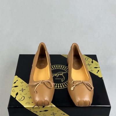 Christian Louboutin Mamadrague ballet flats in a beige nappa leather — 3