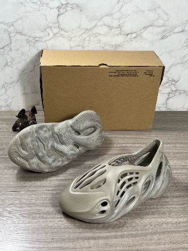 Adidas Yeezy Foam Runner Stone Sage sneakers. — 4