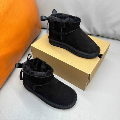 UGG short-shaft suede-style ankle boots — 8
