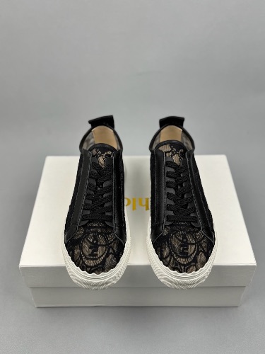 Chloé Lauren lace low-top sneakers in black — 3