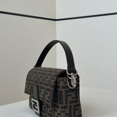 Fendi Baguette bag (T) — 3
