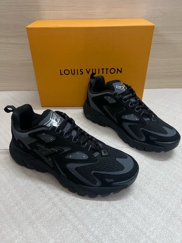 Louis Vuitton Runner Tatic sneakers in black — 4