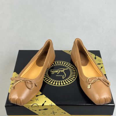 Christian Louboutin Mamadrague ballet flats in a beige nappa leather — 4