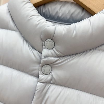 Moncler down gilet for children — 3