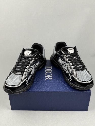 Dior Men's B30 sneakers in a black and light gray — 4
