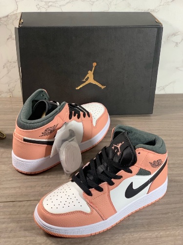 Nike Air Jordan 1 Mid Pink Quartz sneakers