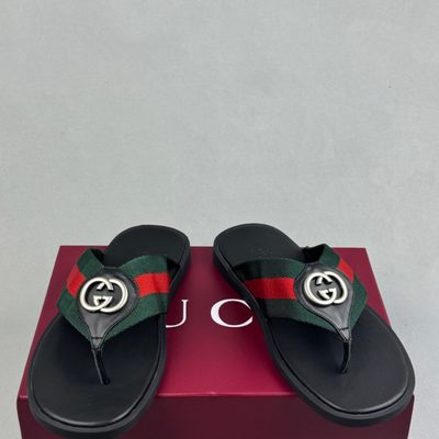 Gucci Interlocking G thong sandals — 4