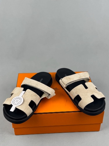 Hermès Chypre sandals in beige suede — 4