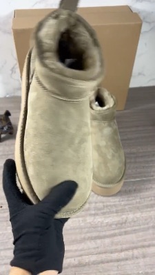 UGG Women's Classic Ultra Mini Platform boots — 5