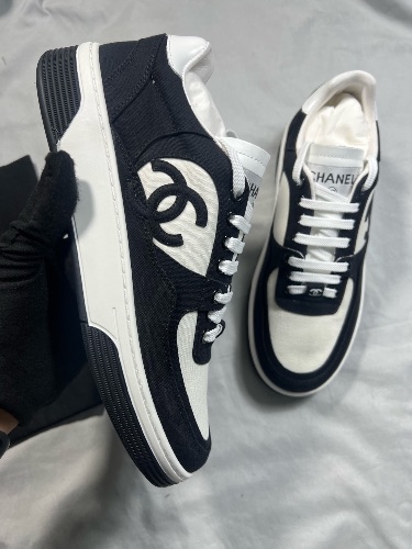 Chanel trainers in white and black — 4