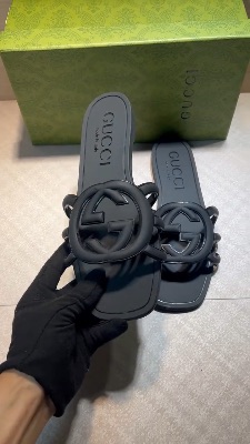 Gucci Interlocking G slide sandals — 5