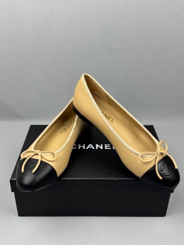 Chanel beige and black lambskin leather ballerina flats — 4