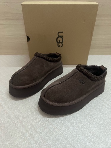 UGG Tazz Slippers in Chocolate brown suede — 3
