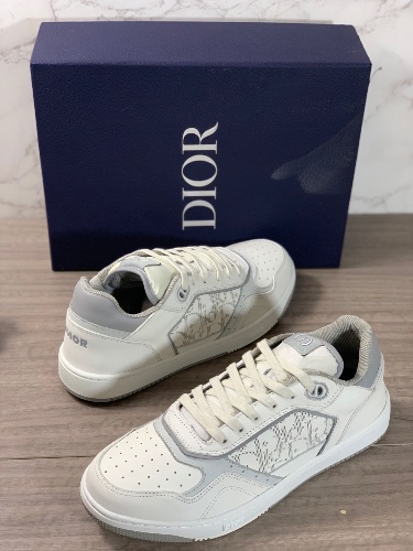 Dior B27 Low sneakers in a white and gray colorway