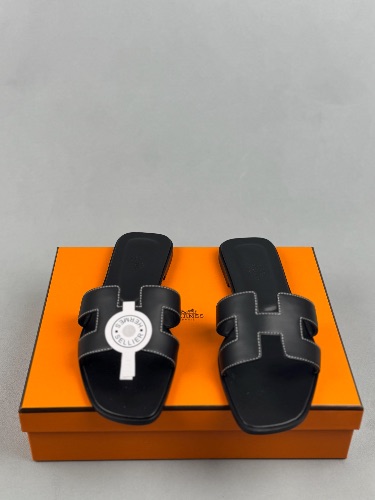 Hermès Oran sandals in black leather — 3