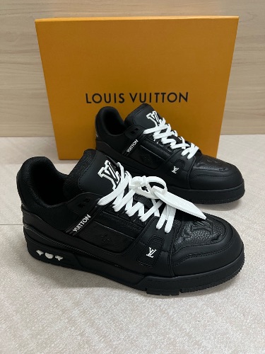 Louis Vuitton Trainer 'Embossed Monogram' sneakers — 4