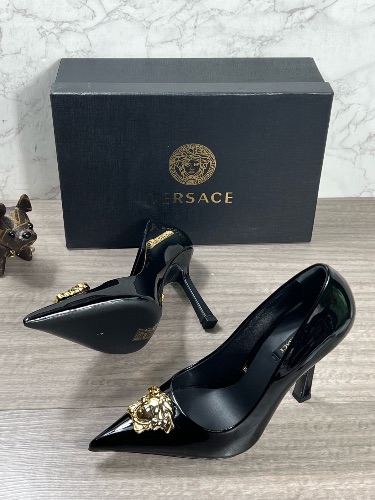 Versace La Medusa patent leather pumps — 4
