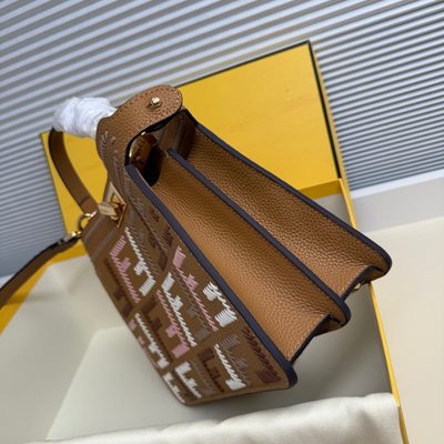 Fendi Peekaboo ISeeU bag (T) — 3