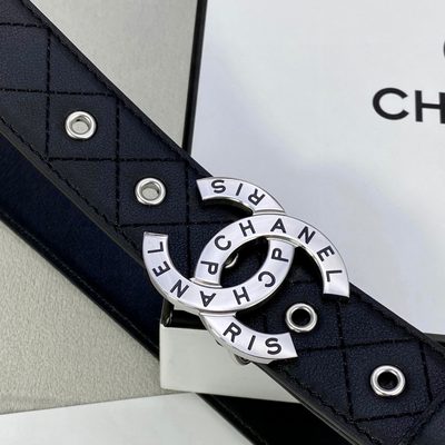 Chanel quilted leather belt featuring a gold chain and leather logo buckle — 6