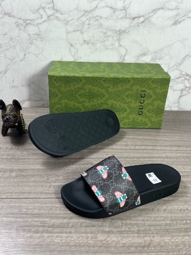 Gucci GG Supreme Slide 'Bee Print' sandals — 4