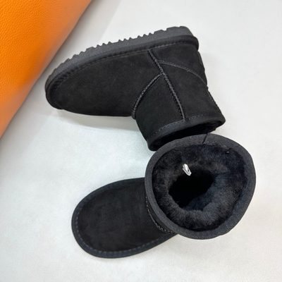 UGG mini classic flat ankle boots — 9