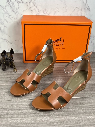 Hermès Legend wedge sandals in a brown calfskin leather — 3