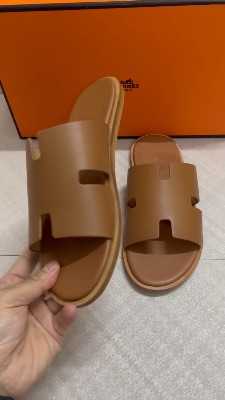 Hermès Izmir men's sandals in a brown leather — 5